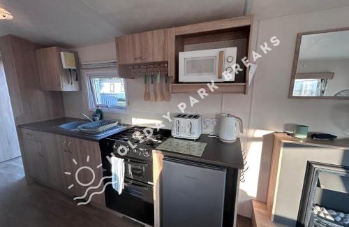 Selsey Casa | Cosy Cove at Seal Bay - 2 Bedroom Holiday Home on White Horse