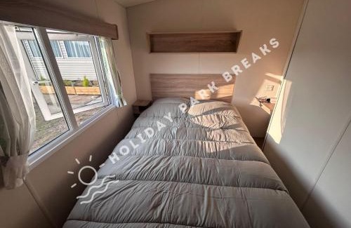 Selsey Casa | Cosy Cove at Seal Bay - 2 Bedroom Holiday Home on White Horse