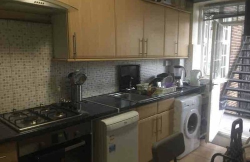 West Hampstead Apartamento | Cosy double bedroom available in a 2-bedroom apartment, at weekends/holidays.