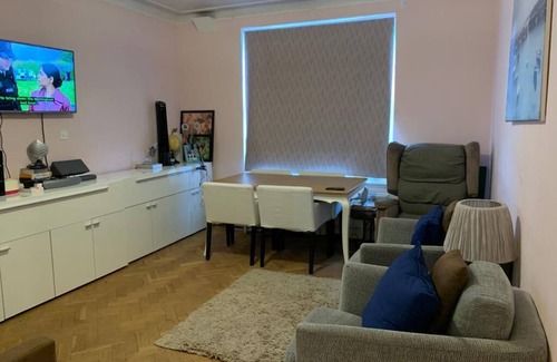 West Hampstead Apartamento | Cosy double bedroom available in a 2-bedroom apartment, at weekends/holidays.