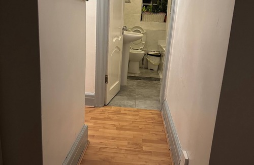 West Hampstead Apartamento | Cosy double bedroom available in a 2-bedroom apartment, at weekends/holidays.