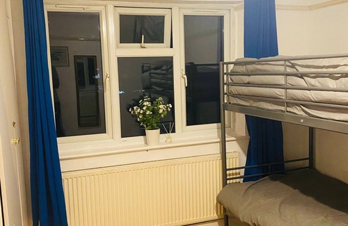 Marlborough Casa | Cosy Double room - 2 guests -Close to central London-5minsHarrow and Wealdstone