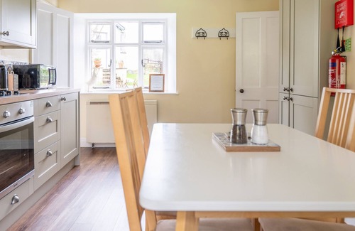 Graythwaite Cabaña | Cosy Dove Cottage with Woodfired Hot tub