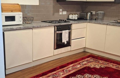 Edmonton Casa | Cosy Entire House Open Kitchen 2 Bedroom for 5