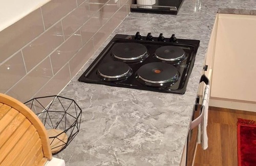 Edmonton Casa | Cosy Entire House Open Kitchen 2 Bedroom for 5