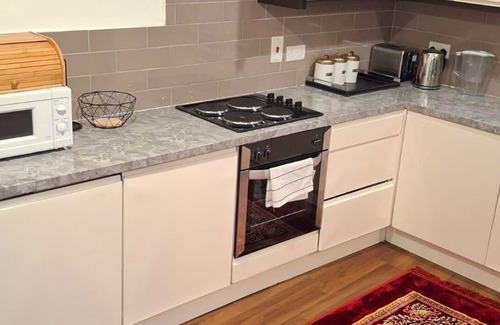 Edmonton Casa | Cosy Entire House Open Kitchen 2 Bedroom for 5