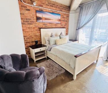 Downtown Johannesburg Apartamento | Cosy escape Balcony High speed WiFi Amenities