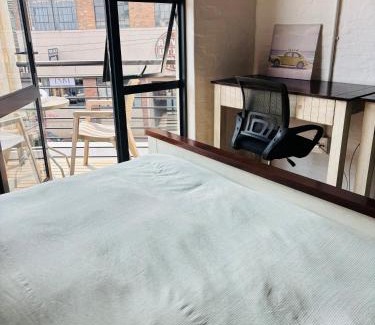 Downtown Johannesburg Apartamento | Cosy escape Balcony High speed WiFi Amenities