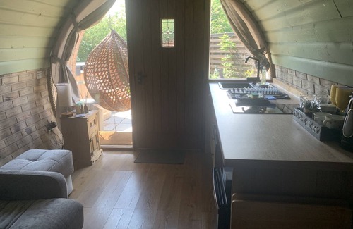 Sheerness Casa | Cosy Escape Heated Luxury pod With hot tub