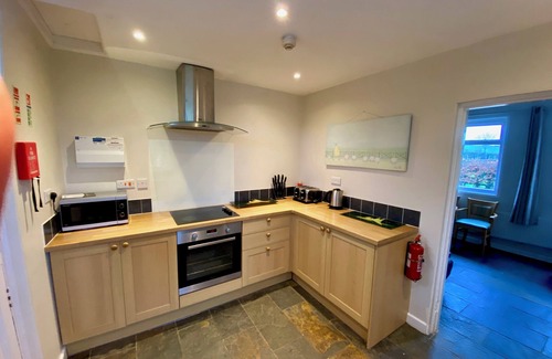 Exmouth Casa | Cosy Family Cottage. Sleeps 12. Close to the beach and town. Pet Friendly!