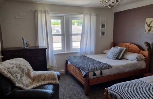 Thornhill Otro | Cosy Farmhouse , Beautiful Views, Great for Families and Adults