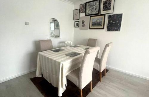 Havering Park Apartamento | Cosy flat in Romford, 30 mins from London City