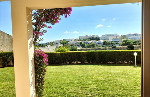 Porto de Mos Apartamento | Cosy flat retreat near by beach with nice pateo and views