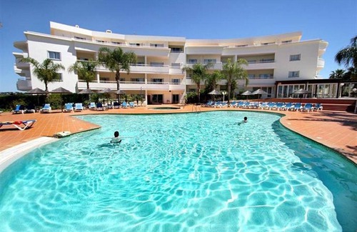 Porto de Mos Apartamento | Cosy flat retreat near by beach with nice pateo and views