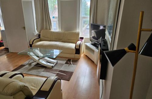 Addiscombe Apartamento | Cosy Flat with private entrance near East Croydon