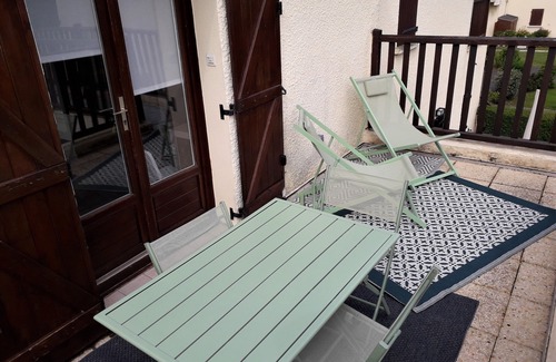 Merville-Franceville-Plage Apartamento | Cosy new apartment 300m from the sea