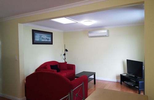 Jindabyne Apartamento | Acogedor, totalmente independiente apartamento frente al lago de 2 dormitorios