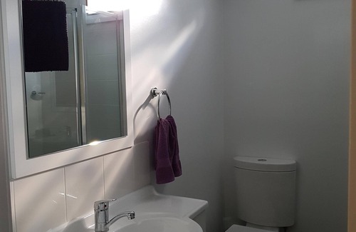 Jindabyne Apartamento | Acogedor, totalmente independiente apartamento frente al lago de 2 dormitorios
