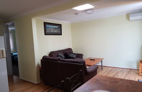 Jindabyne Apartamento | Acogedor, totalmente independiente apartamento frente al lago de 2 dormitorios
