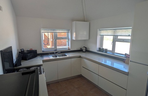 Rochford Cabaña | Cosy Georgian cottage, Sleeps 6, 3 bedrooms, RSPB Wallasea Island escapes.
