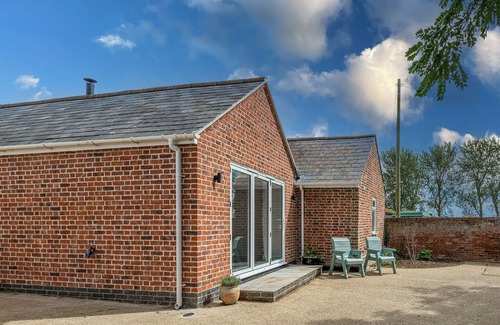 Rochford Cabaña | Cosy Georgian cottage, Sleeps 6, 3 bedrooms, RSPB Wallasea Island escapes.