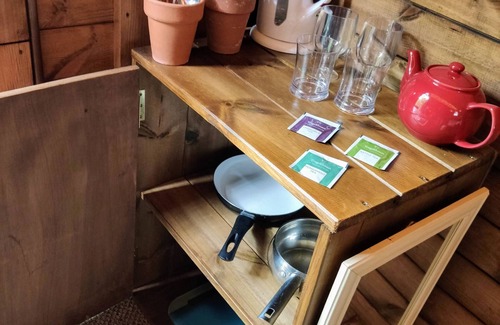Saltash Cabina | 'Redwood' The Warming Wagon en The Greenhouse Spa Retreat - Glamping Cornwall