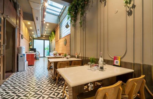 RK Puram Hotel | Cosy Grand, Chanakyapuri by The Cosy Hotels
