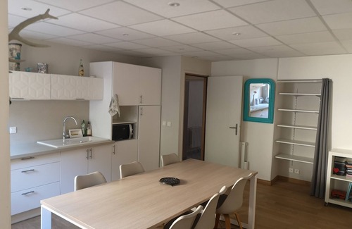 Charmes-sur-Rhone Casa | Cosy, green accommodation on ground floor