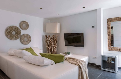 De Haan Chalet De Esquí | Cosy guest room with garden