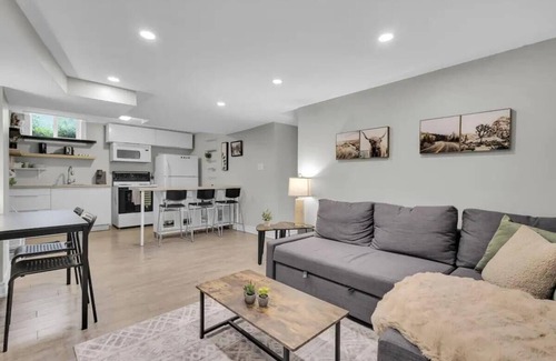 Lisgar Condominio | Cosy Guest Suite Near Shops, Transit, Hwy and GO