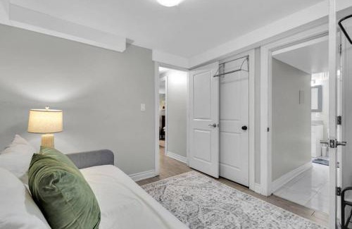 Lisgar Casa | Cosy Guest Suite Near Shops, Transit, Hwy and GO!