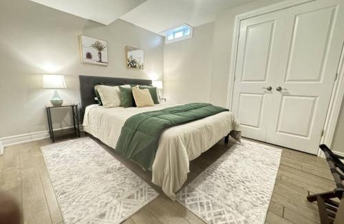 Lisgar Casa | Cosy Guest Suite Near Shops, Transit, Hwy and GO!