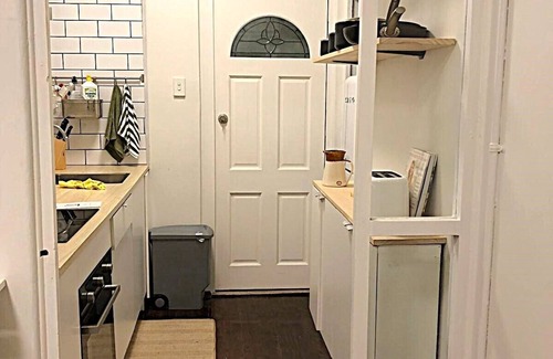 West Ryde Casa | Cosy Hidden Gem with History. Next to Park. Pet Friendly.