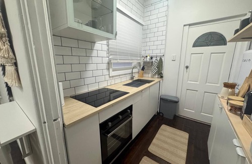 West Ryde Casa | Cosy Hidden Gem with History. Next to Park. Pet Friendly.