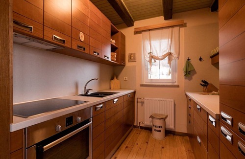 Brezice Casa | Cozy Hill Home Rucman con una vista impresionante