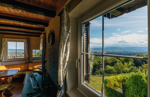 Brezice Casa | Cozy Hill Home Rucman con una vista impresionante