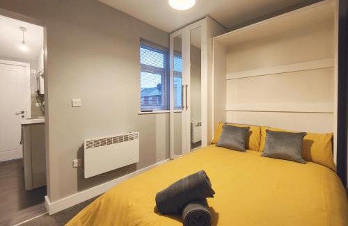 Hazel Grove Apartamento | Cosy Holiday Studio in Hazel Grove - Self Catering Apartment 1
