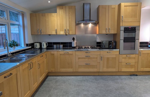 Colton Casa | Cosy Home Across from Temple Newsam