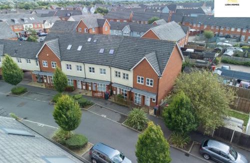 Slough Apartamento | Cosy Home, Heathrow and Windsor Castle, Sleeps 6