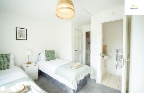 Slough Apartamento | Cosy Home, Heathrow and Windsor Castle, Sleeps 6