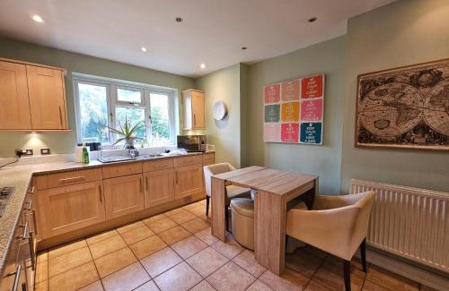 Northenden Casa | Cosy Home With Garden & Driveway, 6min To Airport