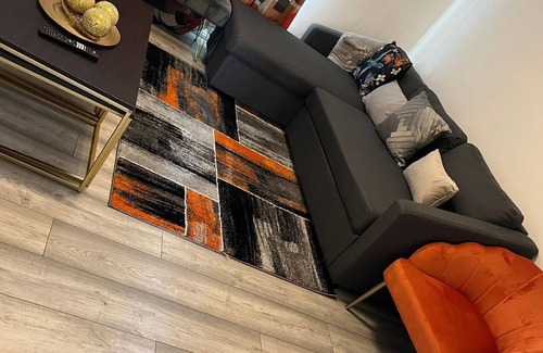 Walsall Casa | Cosy home with private parking