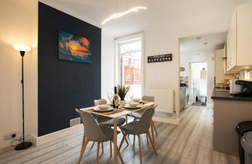Derby Casa | Cosy home with street parking for you