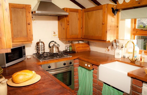 Churston Ferrers Cabaña | Cottage 1 m de Brixham aún escondido del ajetreo y el bullicio.