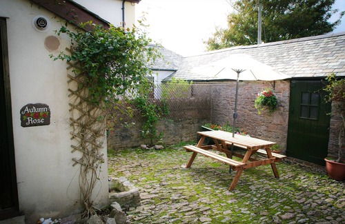 Churston Ferrers Cabaña | Cottage 1 m de Brixham aún escondido del ajetreo y el bullicio.