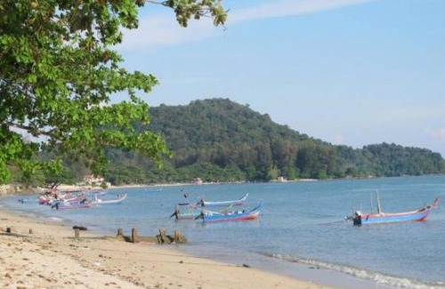 Bayan Lepas Casa | Cosy HomeStay at Penang Island -Beach and Village