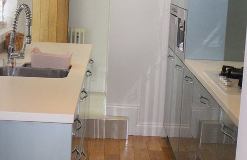 Leigh-on-Sea Casa | Cosy Hot Tub Beach House with Panoramic Views of LeighonSea Estuary + Fireplace
