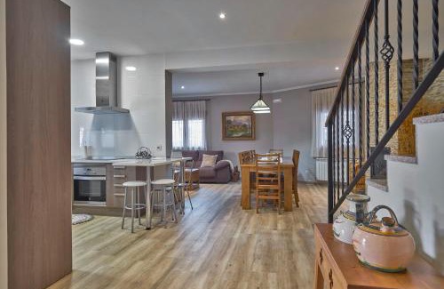 San Bartolome de Pinares Casa | Cosy House in San Bartolomé de Pinares with Mountain View