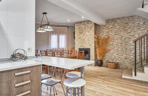 San Bartolome de Pinares Casa | Cosy House in San Bartolomé de Pinares with Mountain View