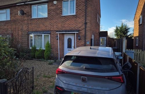 Newark Casa | Cosy house in Newark on Trent with hot tub, modern facilities &super fast wifi